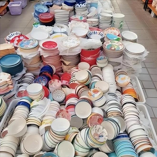 多毒?重金属超标危害健康看你家有没有开元ky棋牌遭曝光的“釉上彩碗”有(图5) 多毒?重金属超标危害健康看你家有没有开元ky棋牌遭曝光的“釉上彩碗”有(图5)