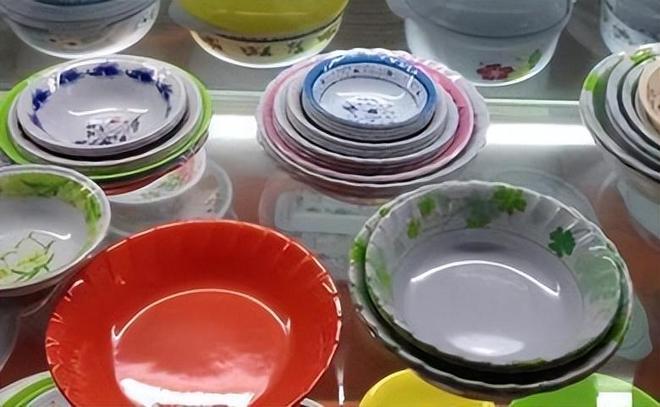 多毒?重金属超标危害健康看你家有没有开元ky棋牌遭曝光的“釉上彩碗”有(图8) 多毒?重金属超标危害健康看你家有没有开元ky棋牌遭曝光的“釉上彩碗”有(图8)